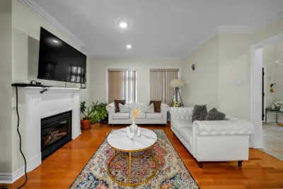 384 Spruce Grove Crescent, Newmarket, On L3x 2x3