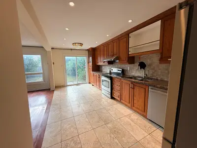 74 William Honey Crescent, Markham, On L3s 2m1