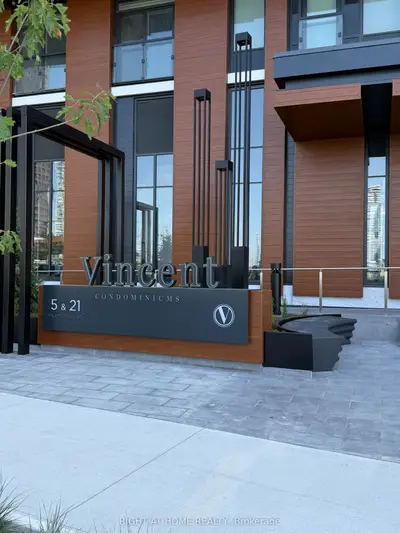 Condo Apartment in Vaughan