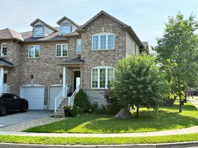 350 Gilpin Drive, Newmarket, On L3x 3h2