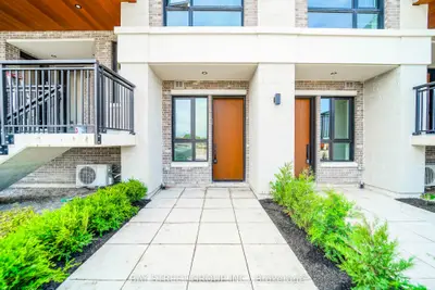Condo Townhouse in Richmond Hill