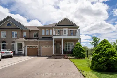 Att/Row/Townhouse in Vaughan