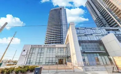 Common Element Condo in Vaughan
