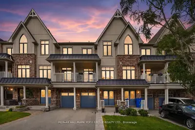 Att/Row/Townhouse in East Gwillimbury