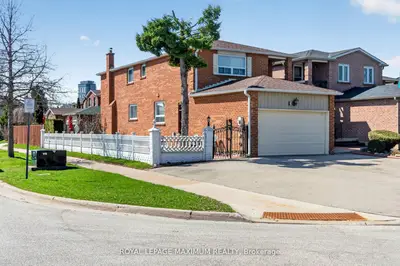 3 Muzzo Court, Vaughan, On L4l 3k2