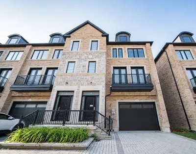 Att/Row/Townhouse in Newmarket