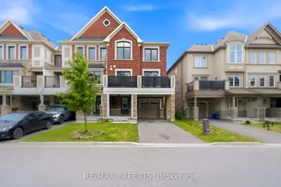 Att/Row/Townhouse in Richmond Hill