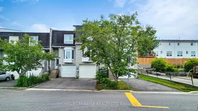 4 William Curtis Circle, Newmarket, On L3y 8l7