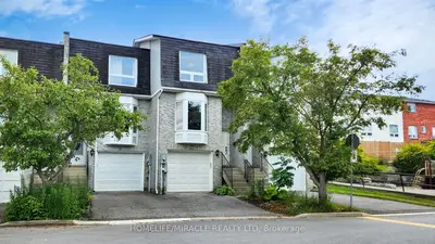 4 William Curtis Circle, Newmarket, On L3y 8l7