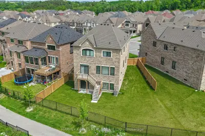 4 Meadow Vista Crescent, East Gwillimbury, On L9n 0t4