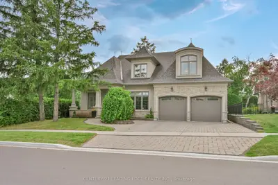 16 Sir Isaac Gate, Markham, On L3p 3n8