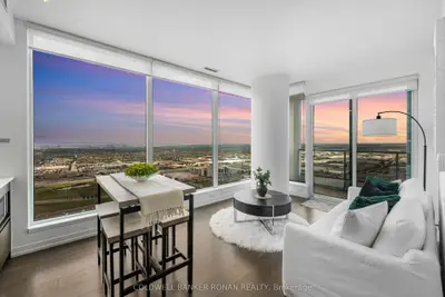 Condo Apartment in Vaughan