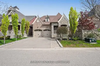 Detached in King