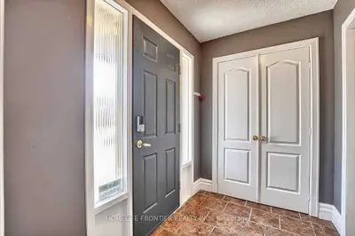 44 Rutledge Avenue, Newmarket, On L3y 5t4