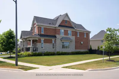 4 Larkin Avenue, King, On L7b 0n8