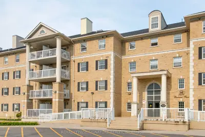 Condo Apartment in Markham