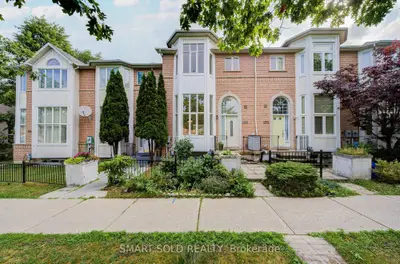 Att/Row/Townhouse in Richmond Hill