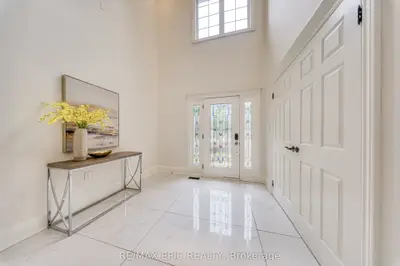 961 Damascus Court, Newmarket, On L3x 1l2