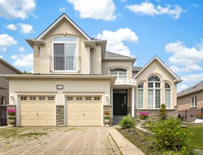 22 Queensborough Court, Richmond Hill, On L4e 4e4