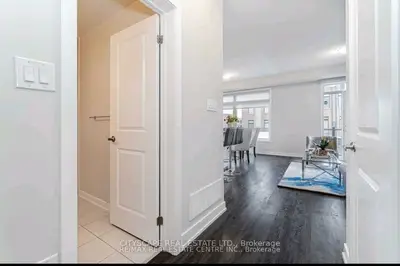 Condo Townhouse in Vaughan