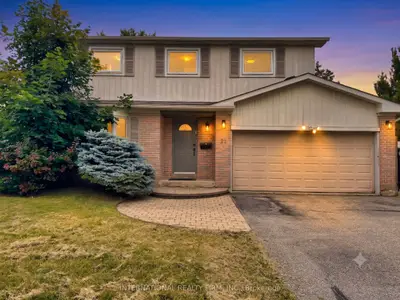 21 Mayvern Crescent, Richmond Hill, On L4c 5j5