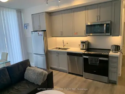 20 Gatineau Drive 702, Vaughan, On L4j 0l3