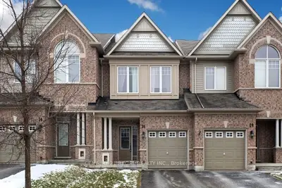 Att/Row/Townhouse in East Gwillimbury