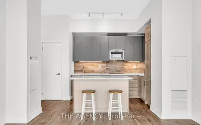 Condo Apartment in Vaughan