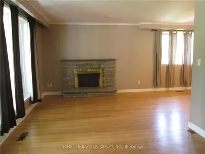 303 Millard(main Level) Avenue, Newmarket, On L3y 1z3