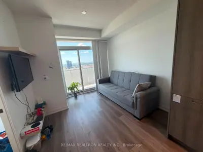 Common Element Condo in Vaughan
