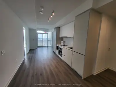 Condo Apartment in Vaughan