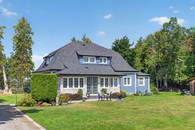 Detached in Brock