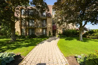 15390 Yonge Street Ph 1, Aurora, On L4g 1n8