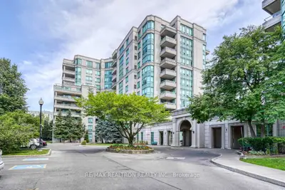 Condo Apartment in Vaughan