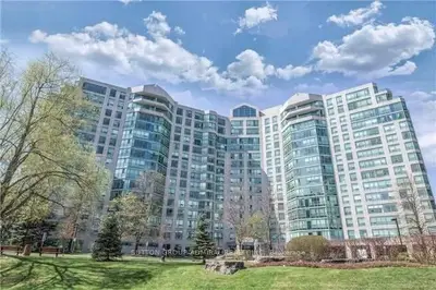 Common Element Condo in Markham