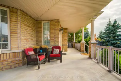 1 Lourakis Street, Richmond Hill, On L4e 0j6