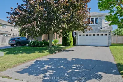 22 Taos Court, Richmond Hill, On L4c 0g5