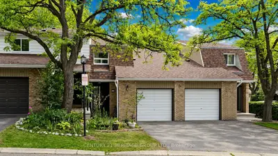 27 Dunkeld Way, Markham, On L3t 4y8