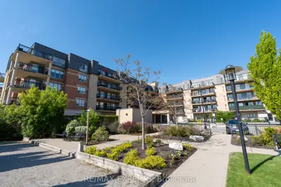 Condo Apartment in Vaughan