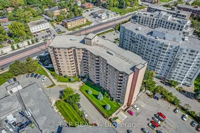 Condo Apartment in Newmarket