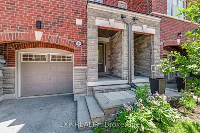 104 Gordon Circle, Newmarket, On L3y 0c9