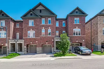104 Gordon Circle, Newmarket, On L3y 0c9