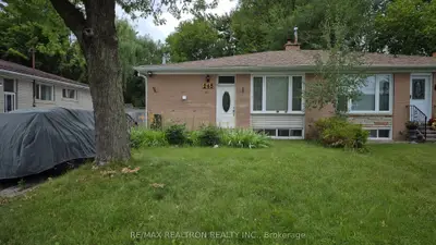 Semi-Detached in Richmond Hill