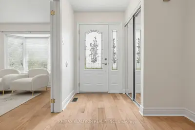 416 Alex Doner Drive, Newmarket, On L3x 1c4