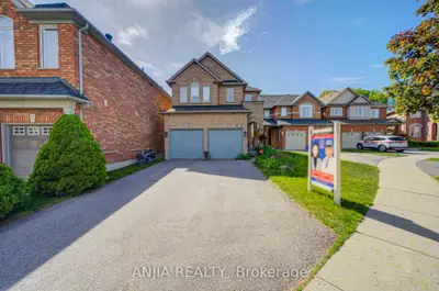 132 Estate Garden Drive, Richmond Hill, On L4e 3x8