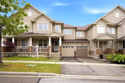 Att/Row/Townhouse in Richmond Hill