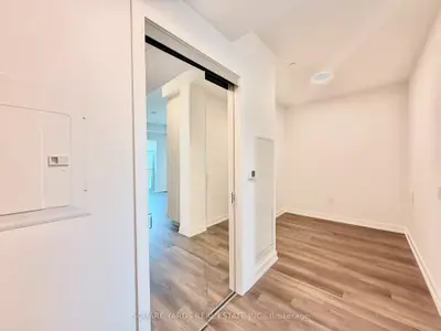 Common Element Condo in Vaughan