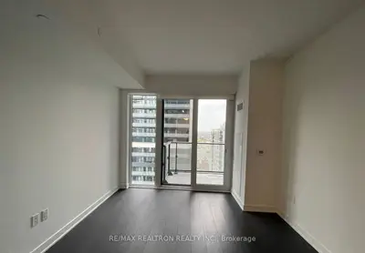 Condo Apartment in Richmond Hill