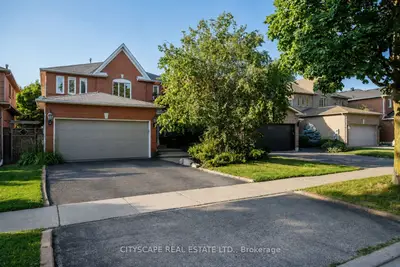 112 Mulholland Drive, Vaughan, On L4j 7t8