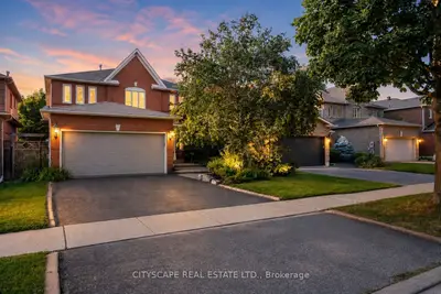 112 Mulholland Drive, Vaughan, On L4j 7t8